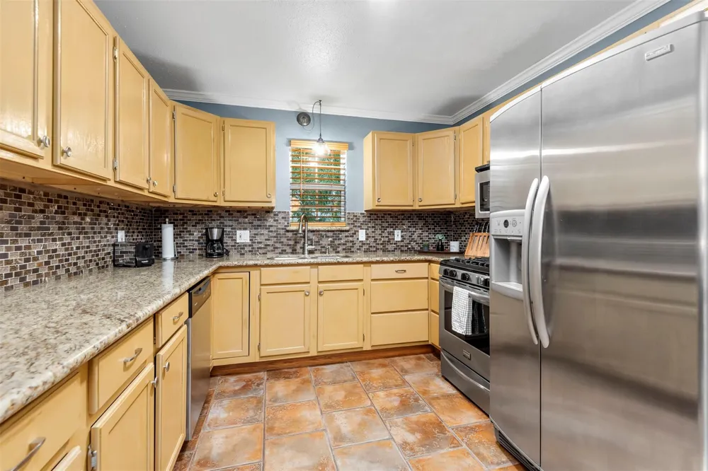 114 Grand Avenue Bacliff, TX 77518
