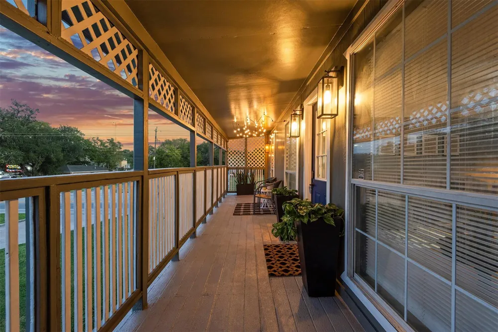 114 Grand Avenue Bacliff, TX 77518