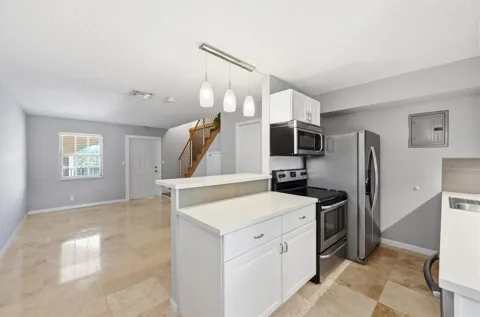 905 NE 28th Street #206
