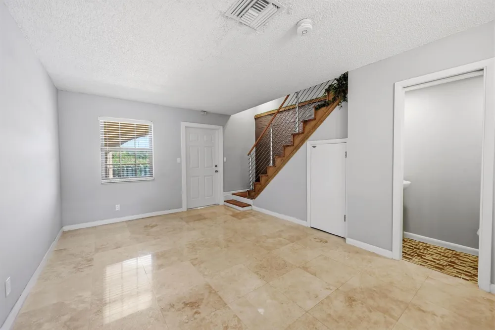 905 NE 28th Street #206 Wilton Manors, FL 33334