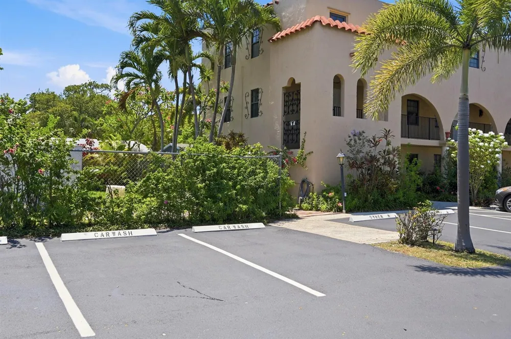 905 NE 28th Street #206 Wilton Manors, FL 33334
