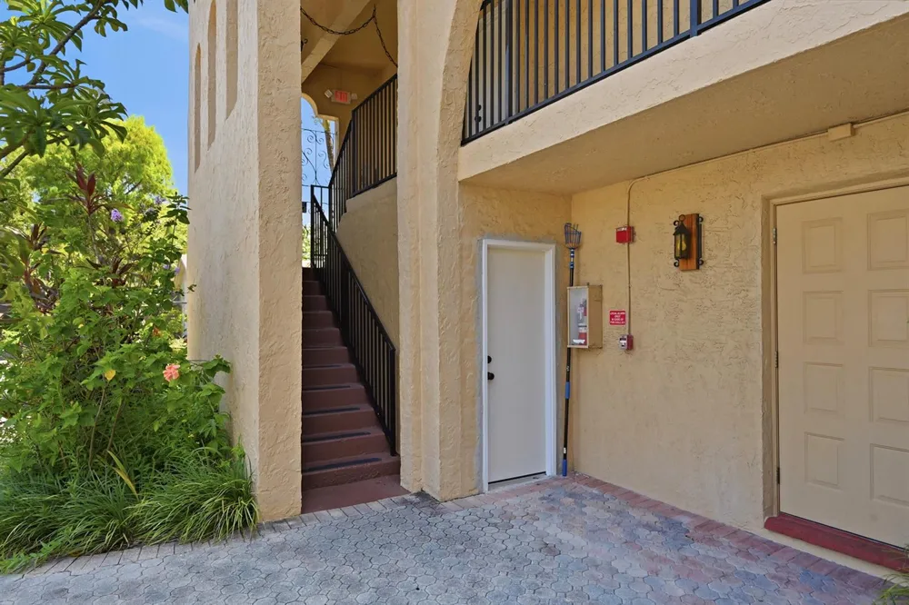 905 NE 28th Street #206 Wilton Manors, FL 33334