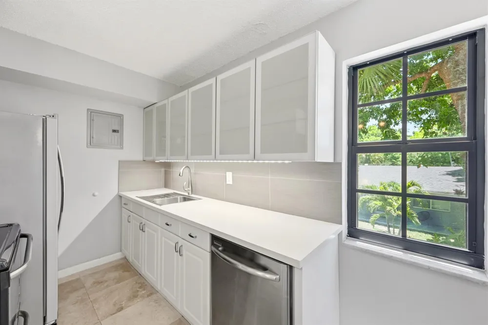 905 NE 28th Street #206 Wilton Manors, FL 33334