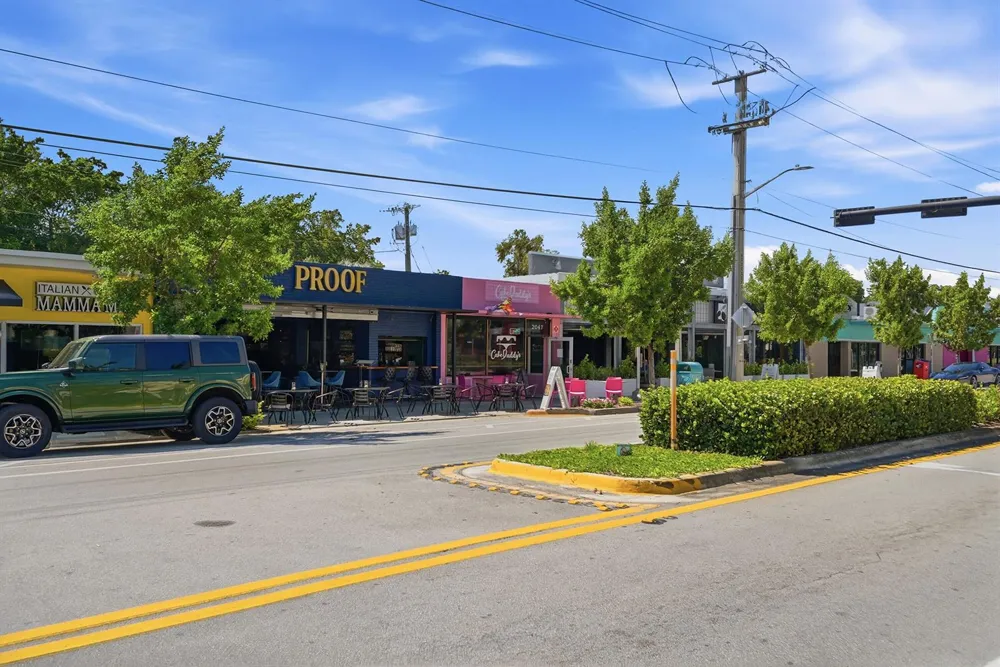 905 NE 28th Street #206 Wilton Manors, FL 33334