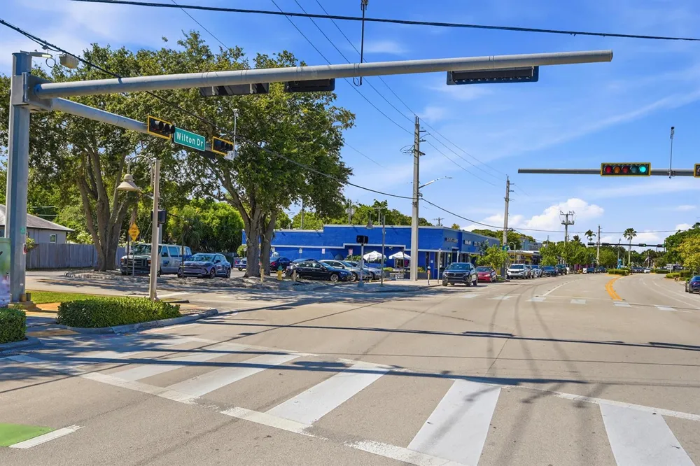905 NE 28th Street #206 Wilton Manors, FL 33334