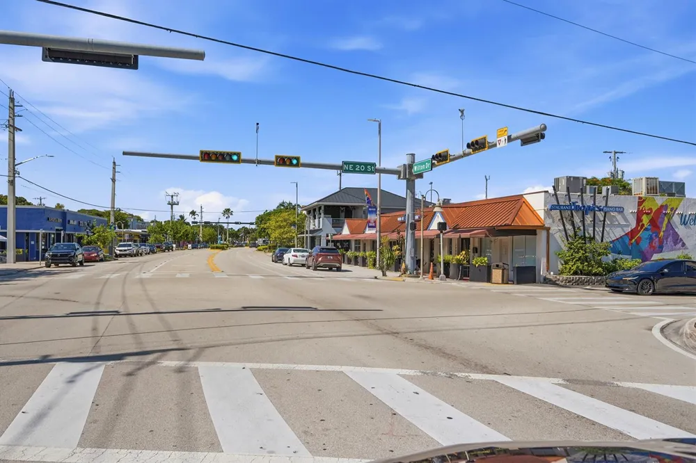 905 NE 28th Street #206 Wilton Manors, FL 33334