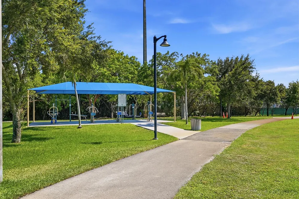 905 NE 28th Street #206 Wilton Manors, FL 33334