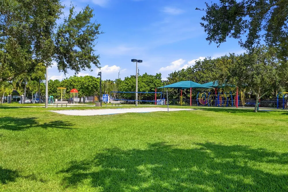 905 NE 28th Street #206 Wilton Manors, FL 33334