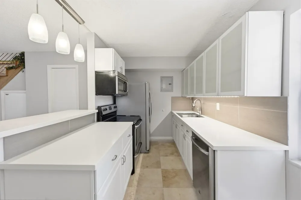 905 NE 28th Street #206 Wilton Manors, FL 33334