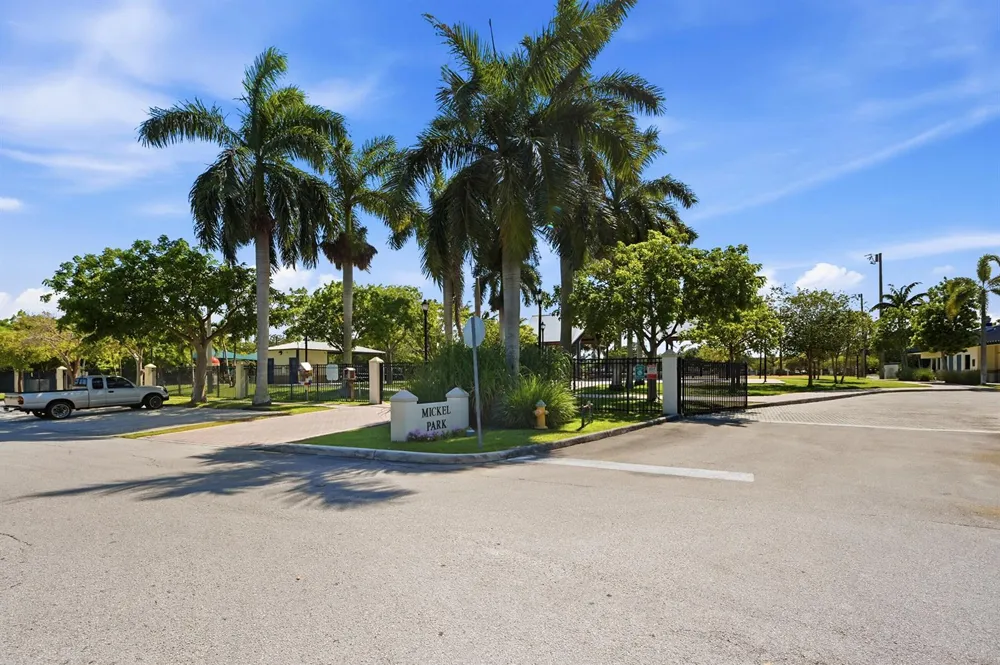 905 NE 28th Street #206 Wilton Manors, FL 33334
