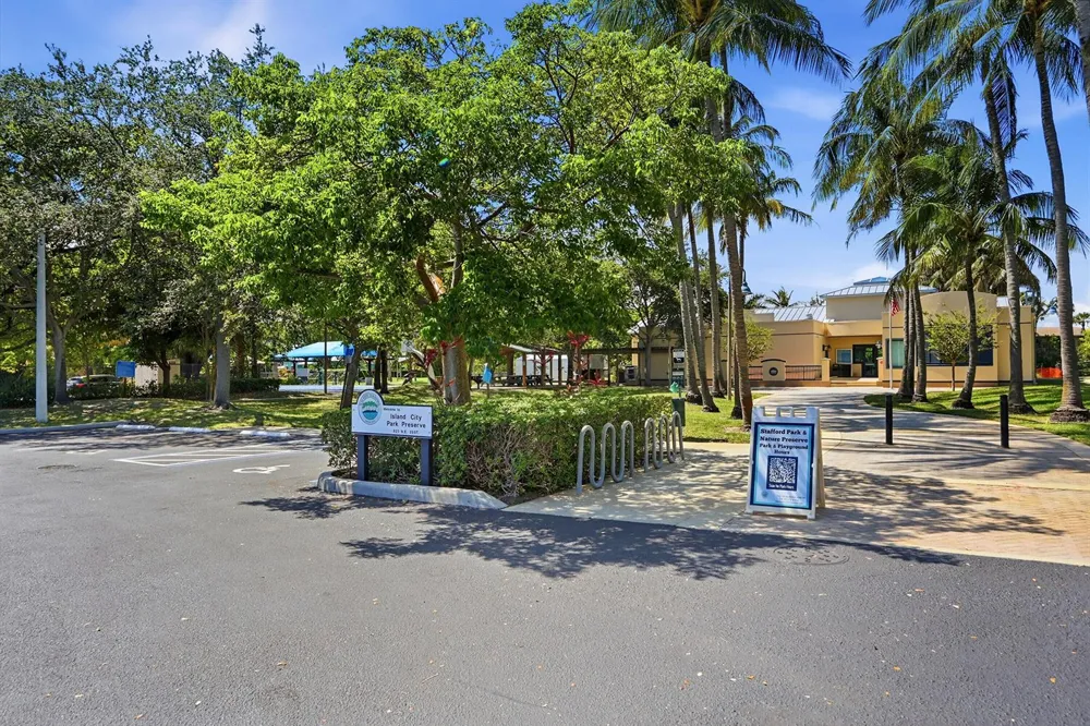 905 NE 28th Street #206 Wilton Manors, FL 33334