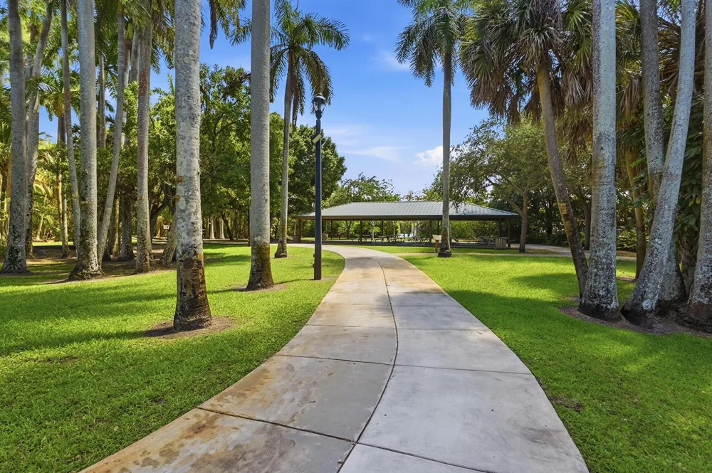 905 NE 28th Street #206 Wilton Manors, FL 33334