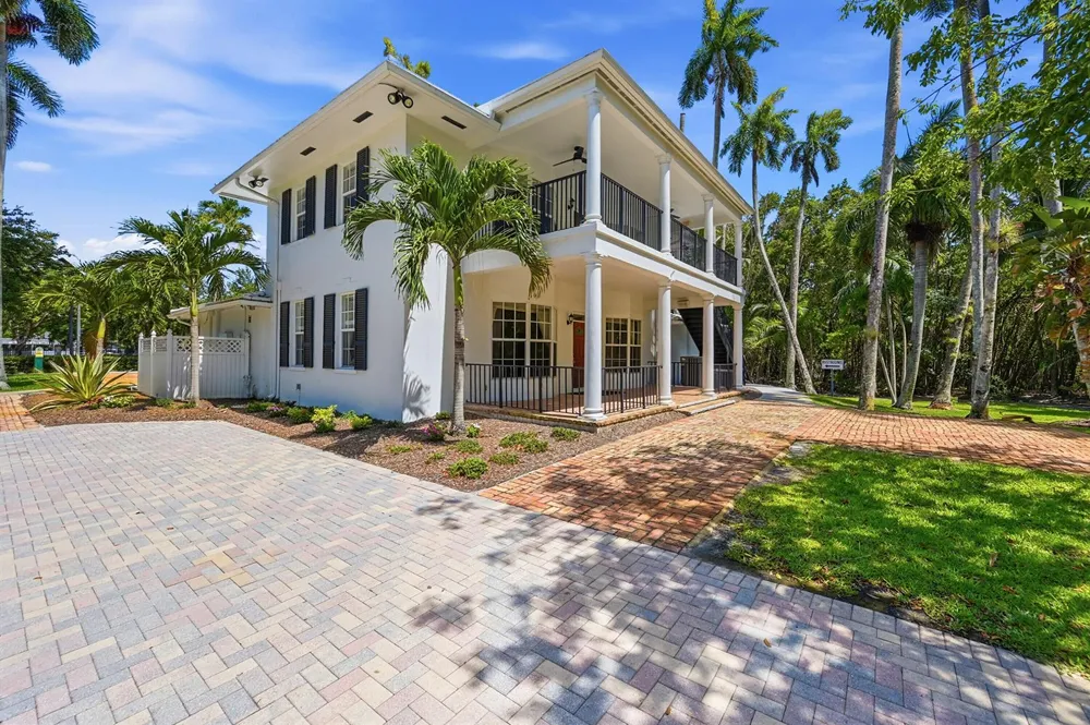 905 NE 28th Street #206 Wilton Manors, FL 33334
