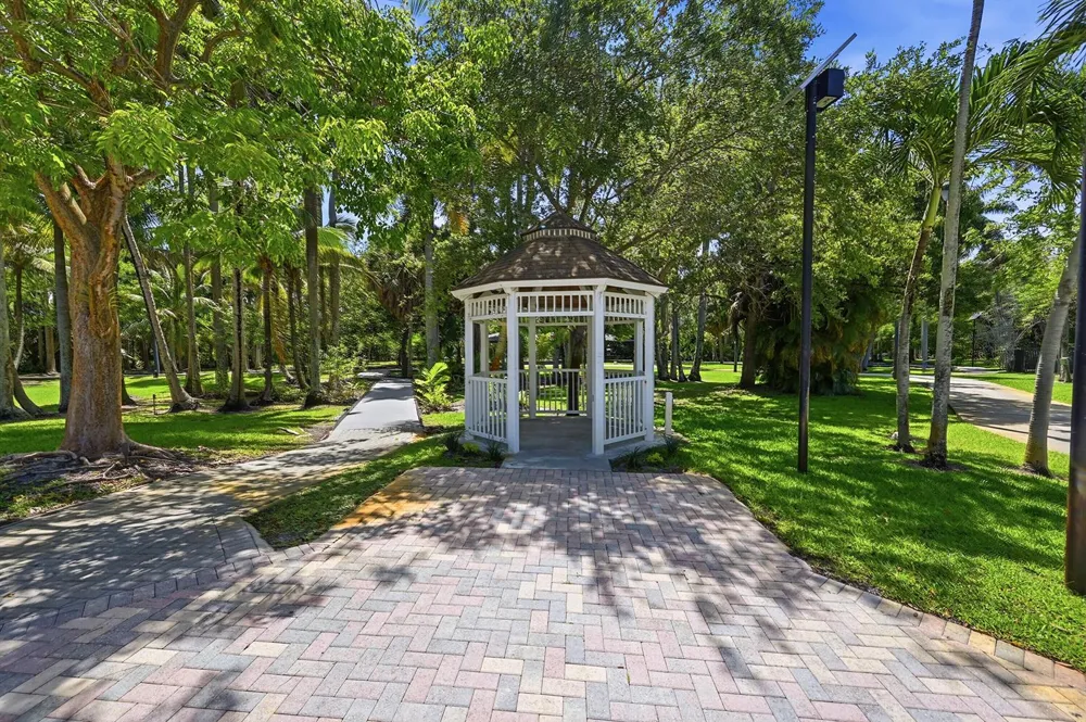 905 NE 28th Street #206 Wilton Manors, FL 33334
