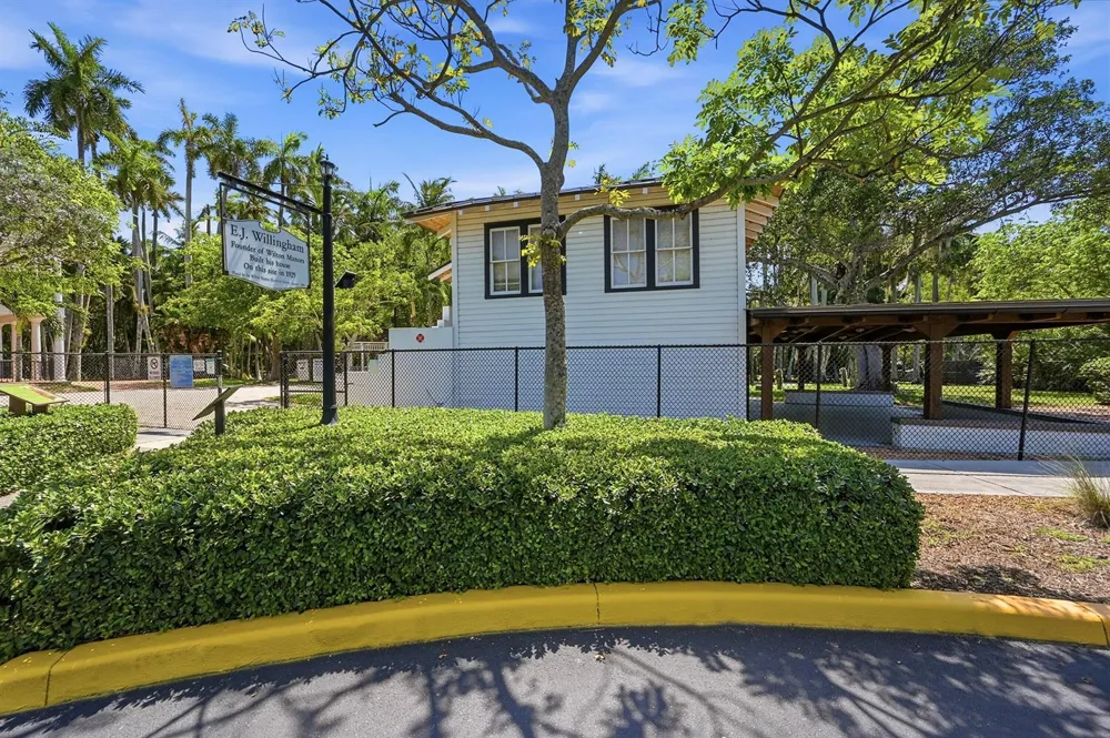 905 NE 28th Street #206 Wilton Manors, FL 33334
