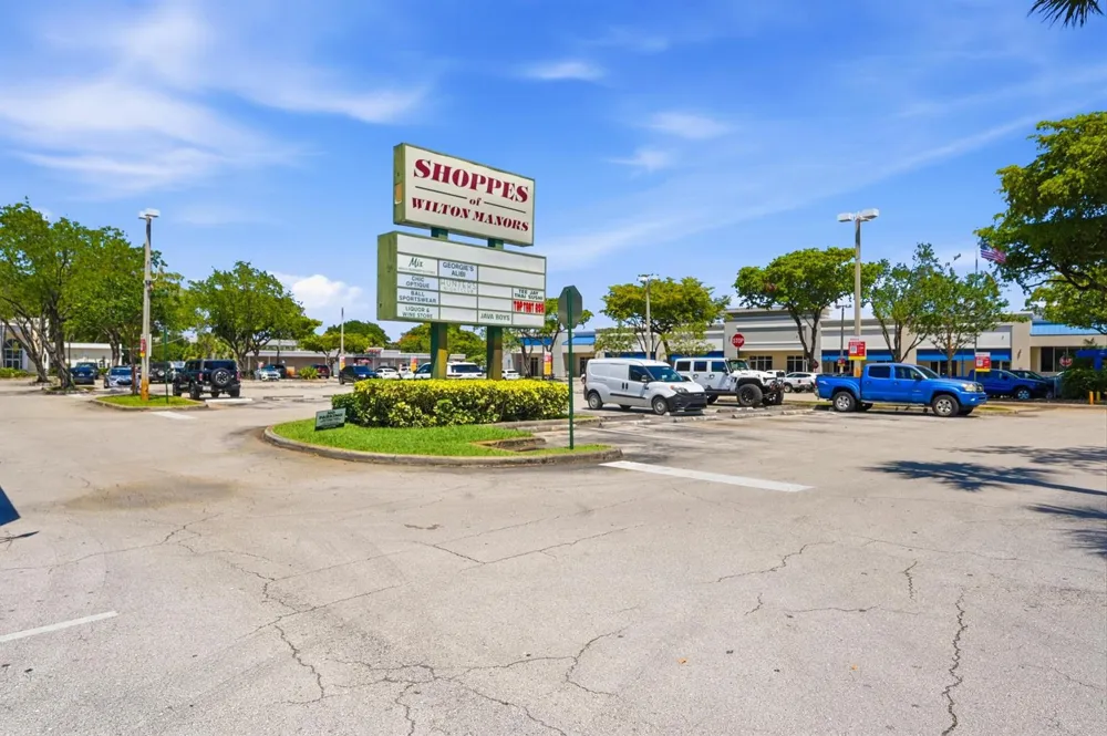 905 NE 28th Street #206 Wilton Manors, FL 33334