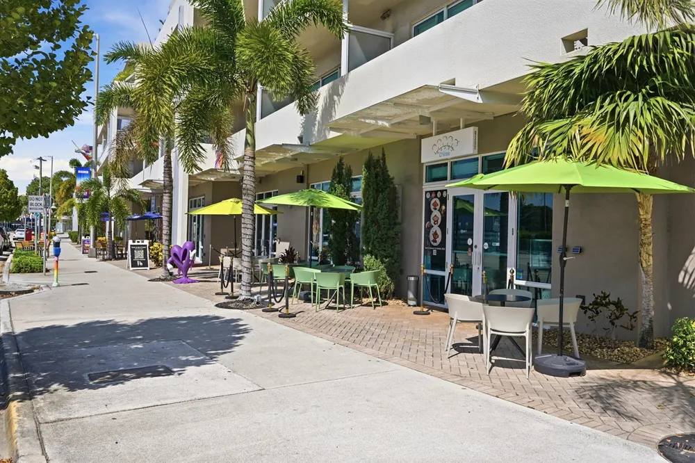 905 NE 28th Street #206 Wilton Manors, FL 33334