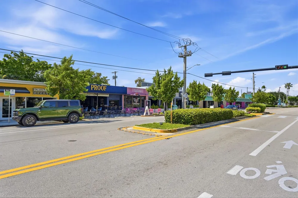 905 NE 28th Street #206 Wilton Manors, FL 33334