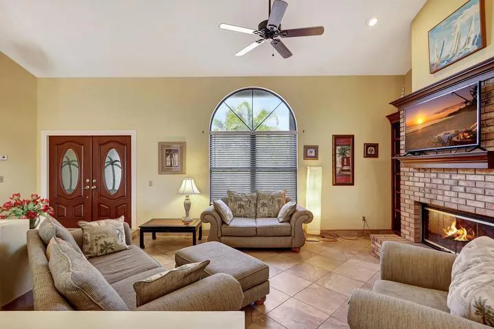 137 Queens Road Fort Pierce, FL 34949
