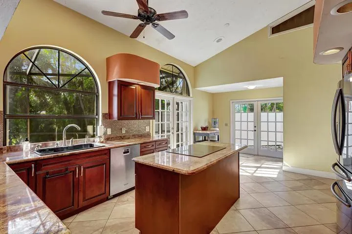 137 Queens Road Fort Pierce, FL 34949