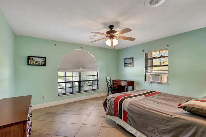 137 Queens Road Fort Pierce, FL 34949