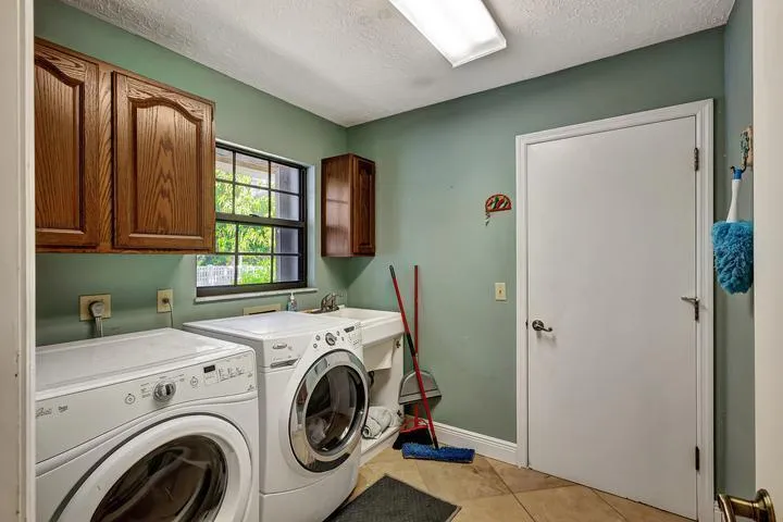 137 Queens Road Fort Pierce, FL 34949