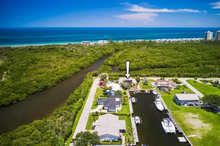 137 Queens Road Fort Pierce, FL 34949