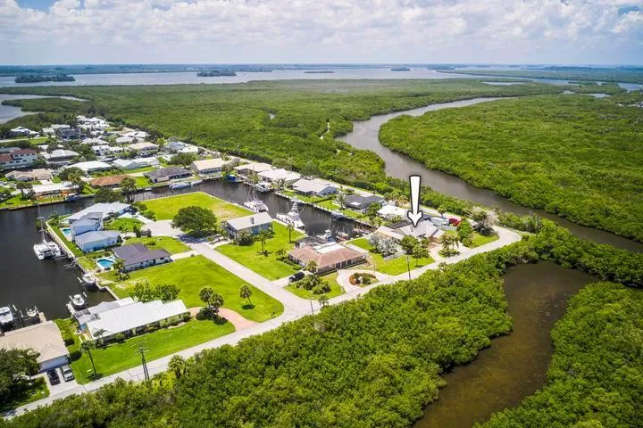 137 Queens Road Fort Pierce, FL 34949