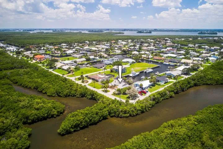 137 Queens Road Fort Pierce, FL 34949