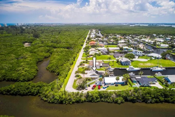 137 Queens Road Fort Pierce, FL 34949