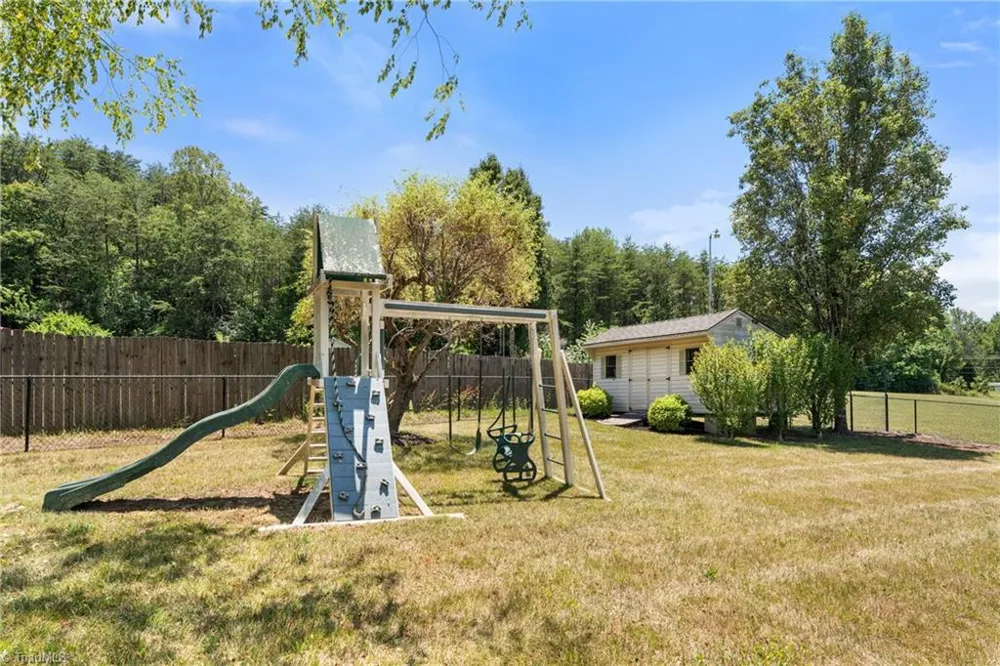 8140 Spring Hollow Court Belews Creek, NC 27009