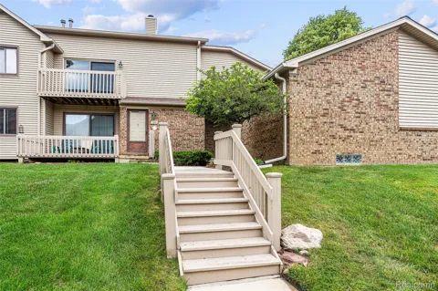 7147 Elmhurst