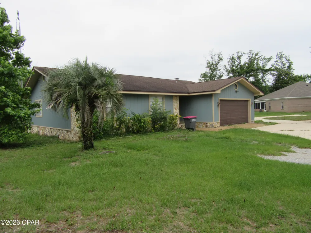 8629 Deerpoint Drive Youngstown, FL 32466