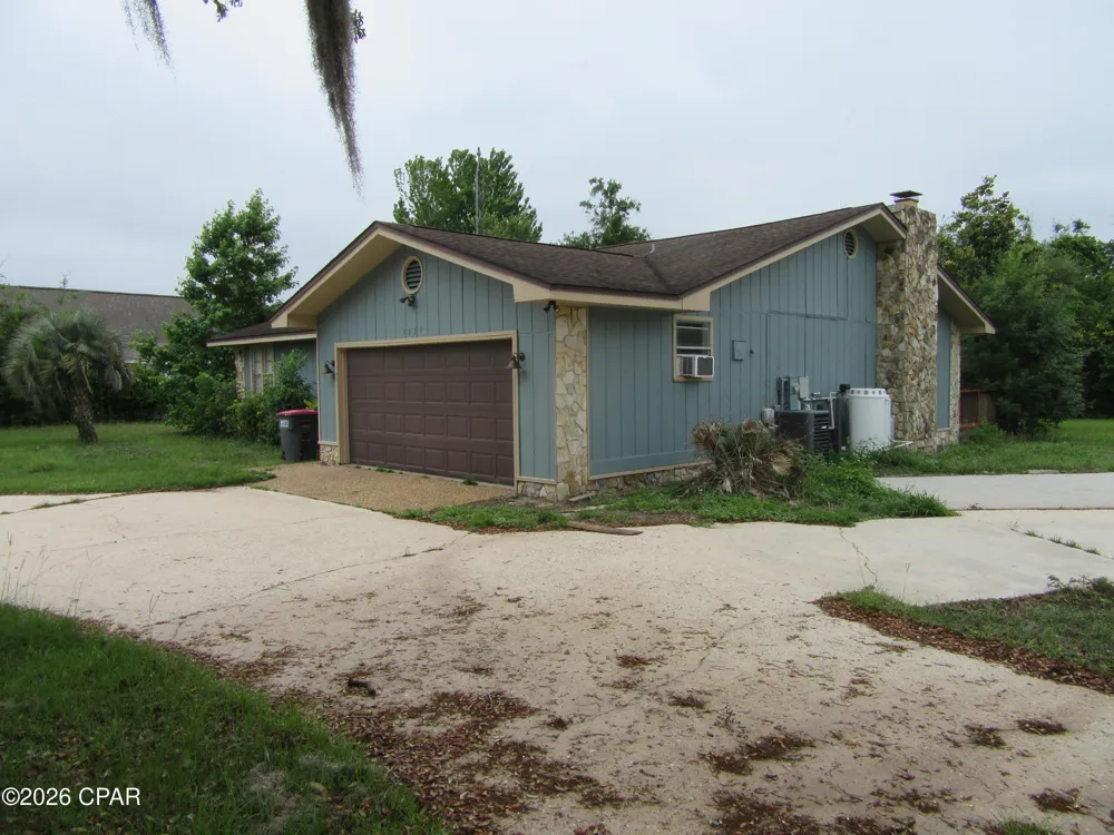 8629 Deerpoint Drive Youngstown, FL 32466