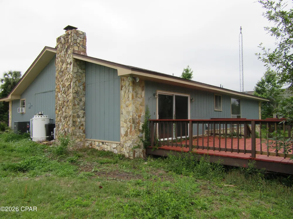 8629 Deerpoint Drive Youngstown, FL 32466