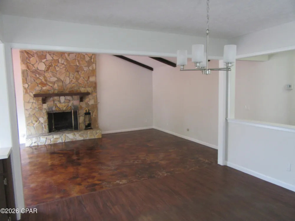 8629 Deerpoint Drive Youngstown, FL 32466