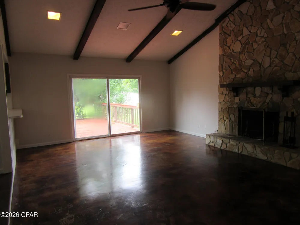 8629 Deerpoint Drive Youngstown, FL 32466