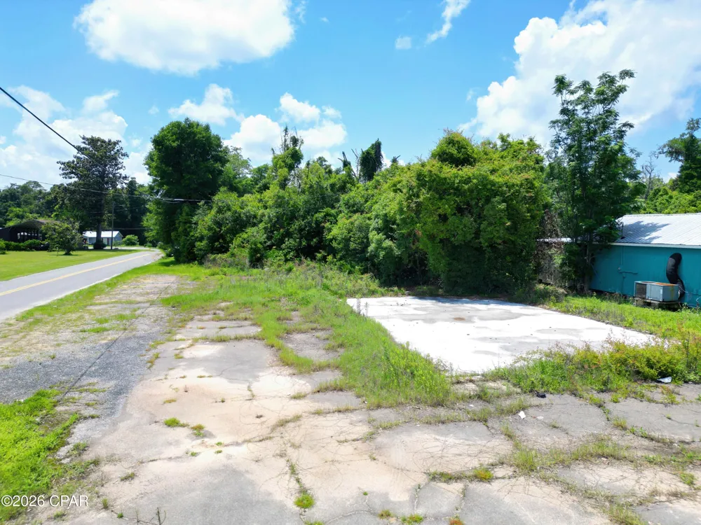 10348 NW Main Street Bristol, FL 32321