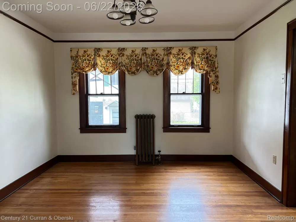 21507 Edna Street Dearborn City, MI 48124