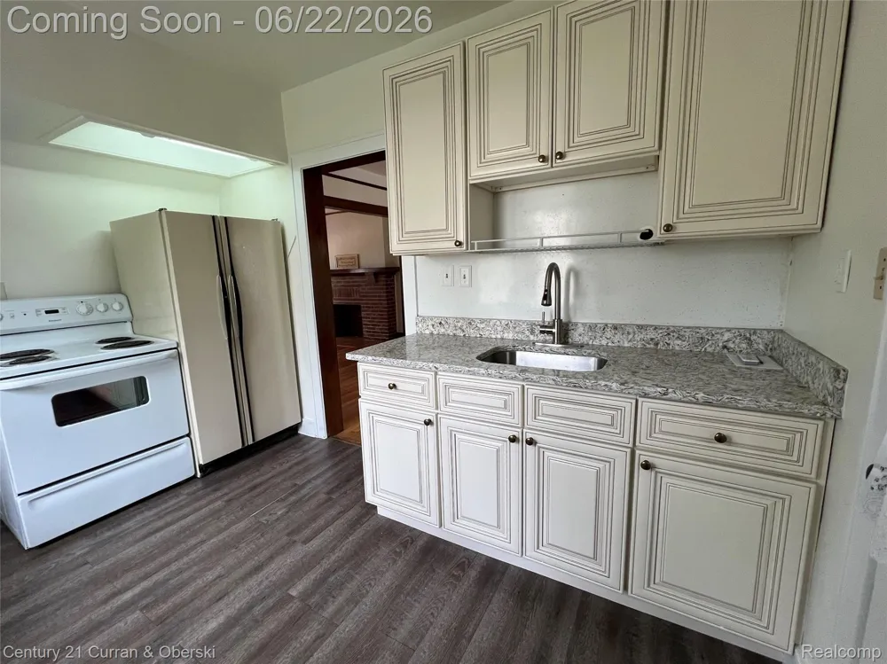 21507 Edna Street Dearborn City, MI 48124