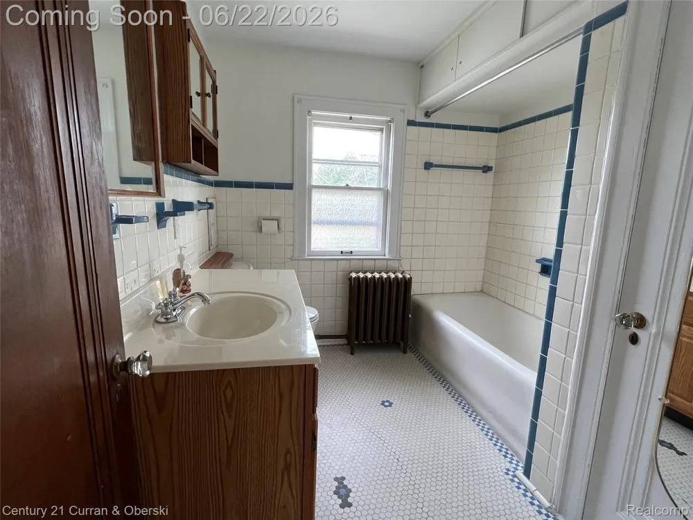 21507 Edna Street Dearborn City, MI 48124