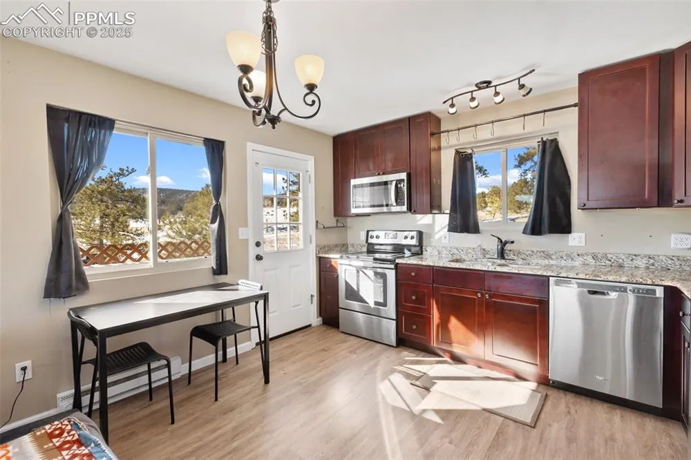 11 Valley Circle Guffey, CO 80820