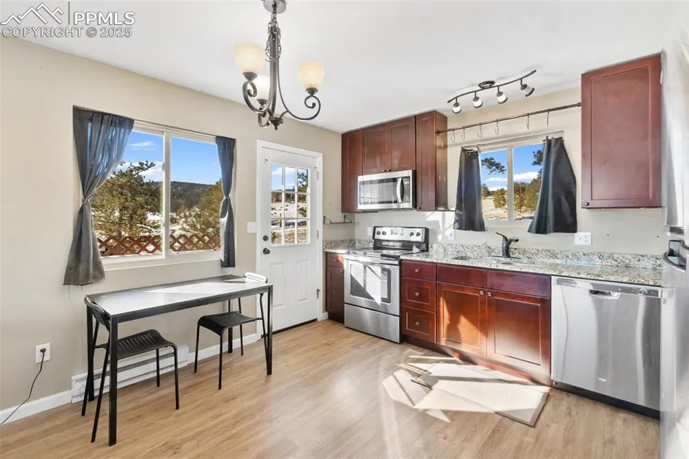 11 Valley Circle Guffey, CO 80820