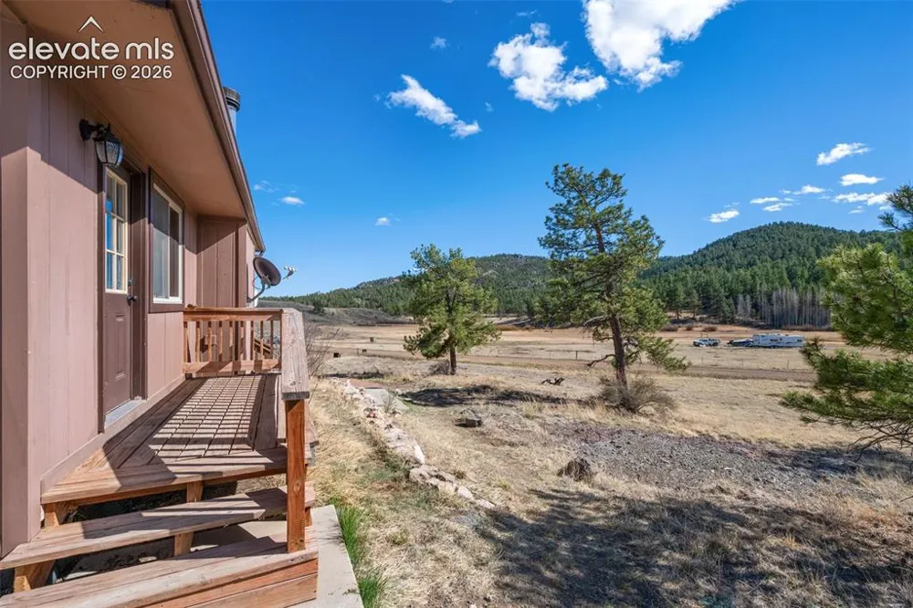 11 Valley Circle Guffey, CO 80820