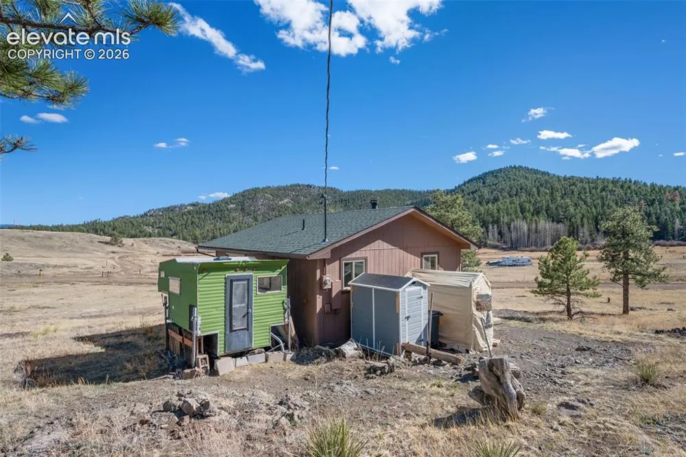 11 Valley Circle Guffey, CO 80820