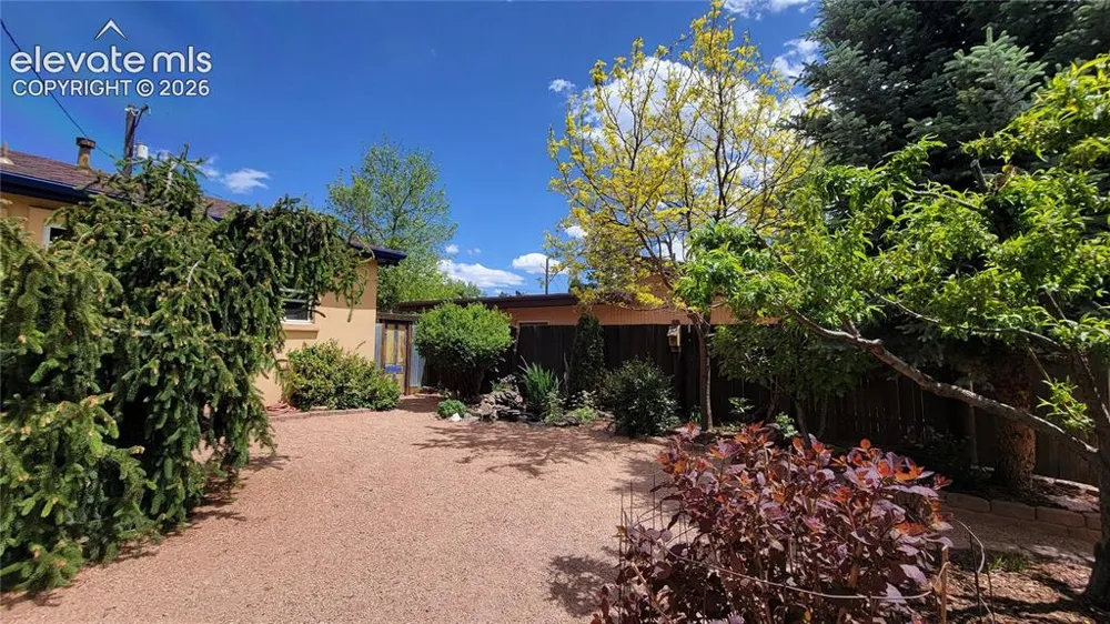 207 Beckers Lane Manitou Springs, CO 80829