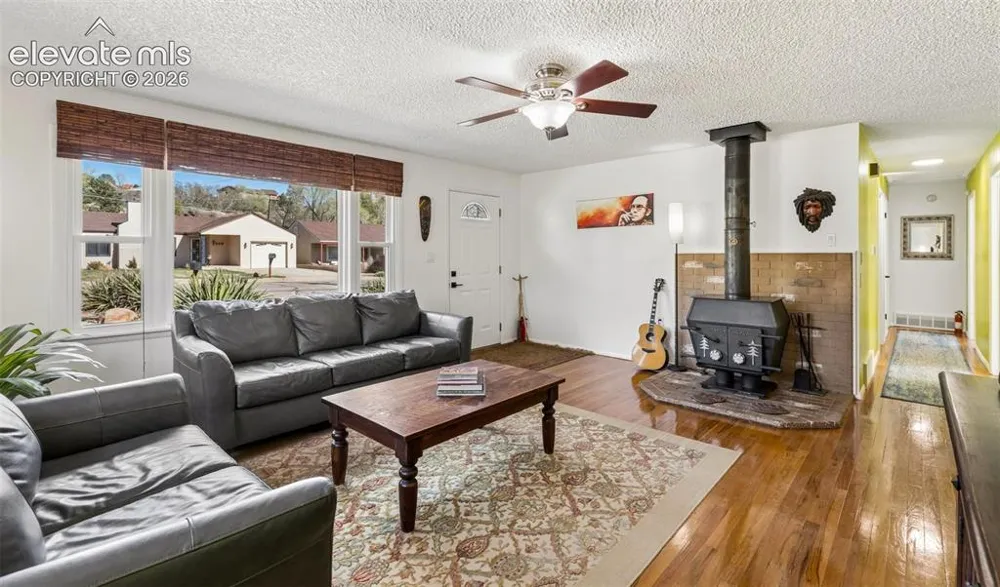 207 Beckers Lane Manitou Springs, CO 80829