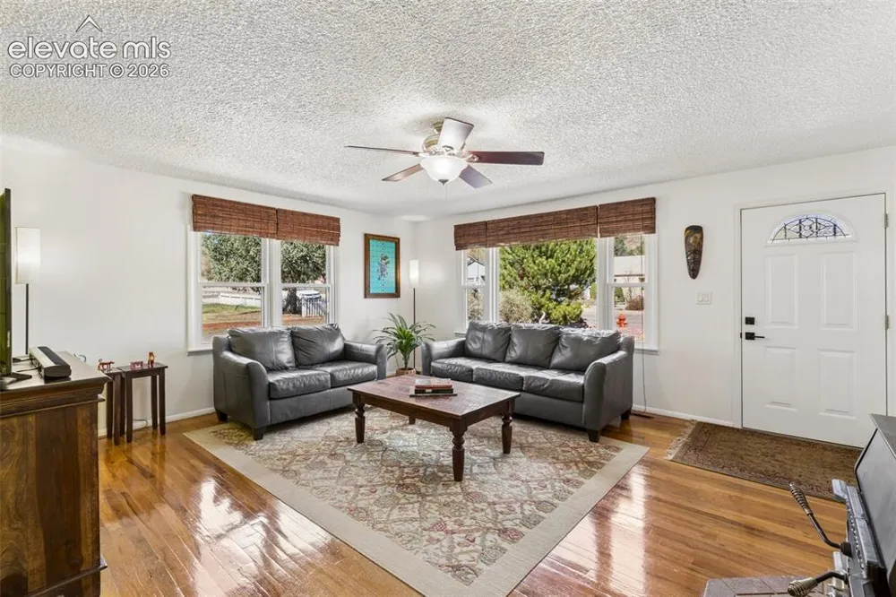207 Beckers Lane Manitou Springs, CO 80829