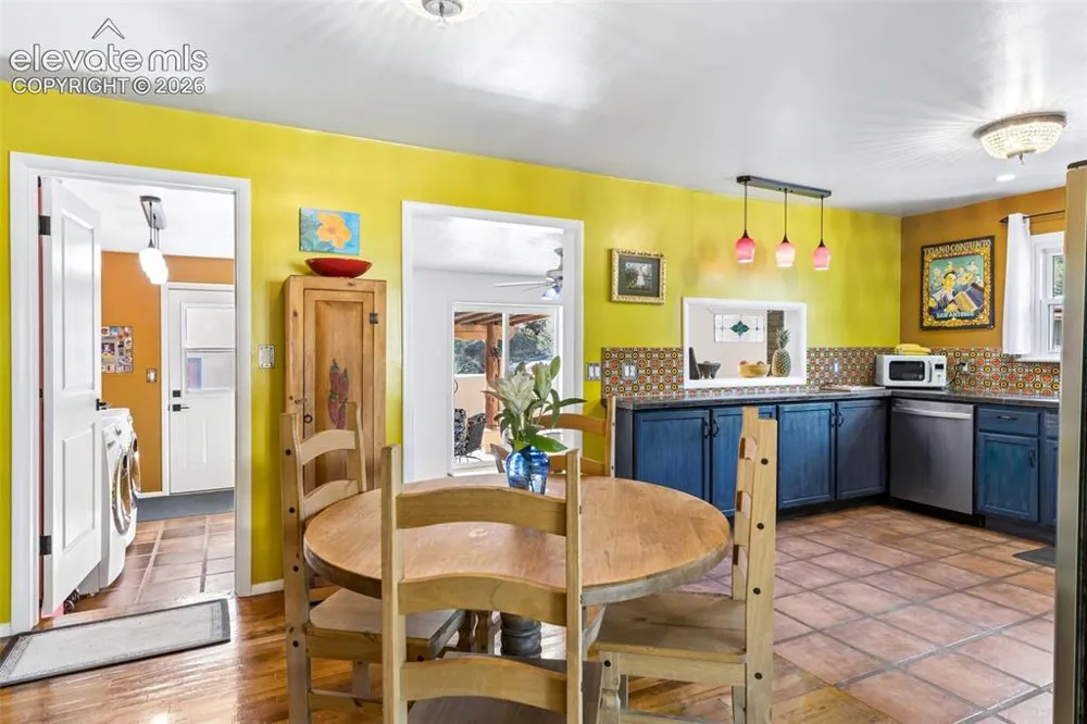 207 Beckers Lane Manitou Springs, CO 80829