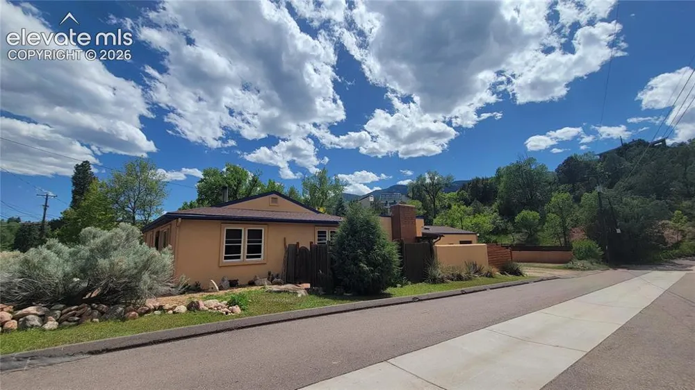 207 Beckers Lane Manitou Springs, CO 80829